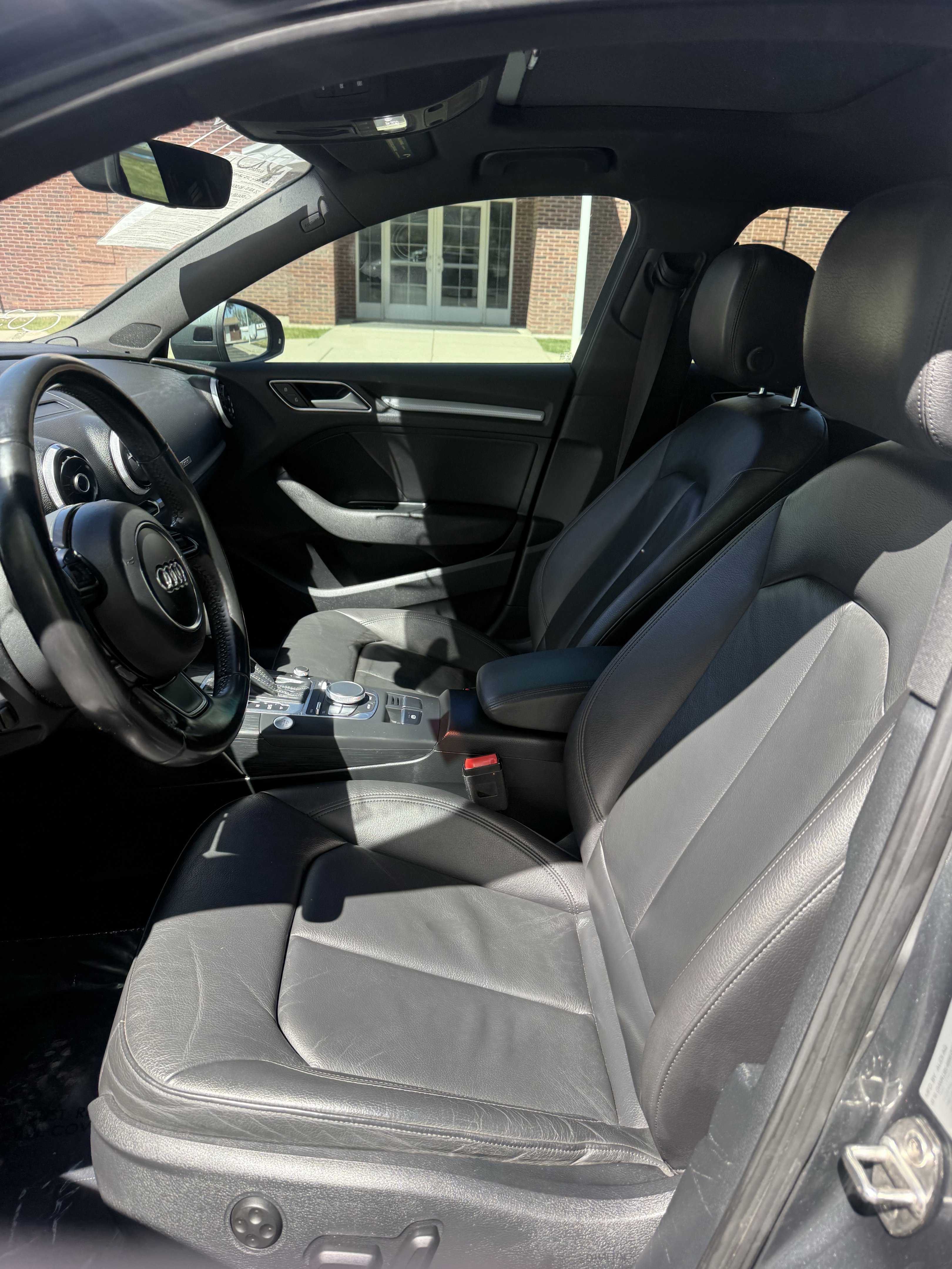 Used 2016 Audi A3 e-tron Premium Plus w/ Premium Plus Package FWD image 11