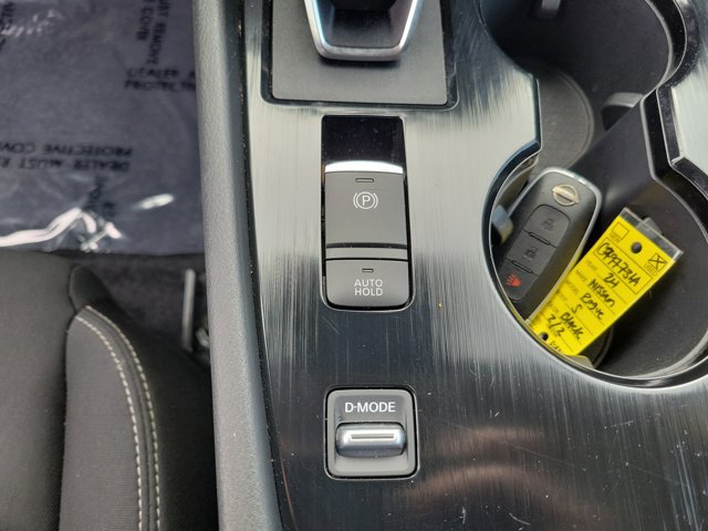 Used 2024 Nissan Rogue S FWD image 30
