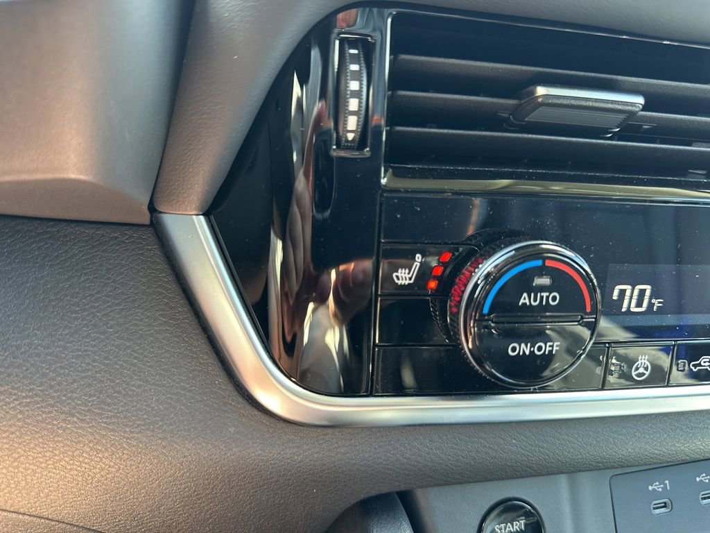 Used 2025 Nissan Rogue SL image 5