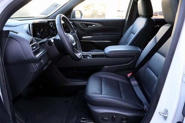 Used 2025 Chevrolet Traverse LT image 31