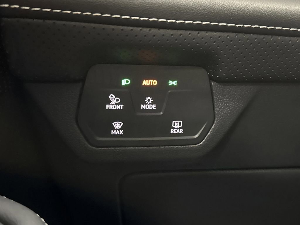 Used 2024 Volkswagen Atlas SE w/ Panoramic Sunroof Package image 25