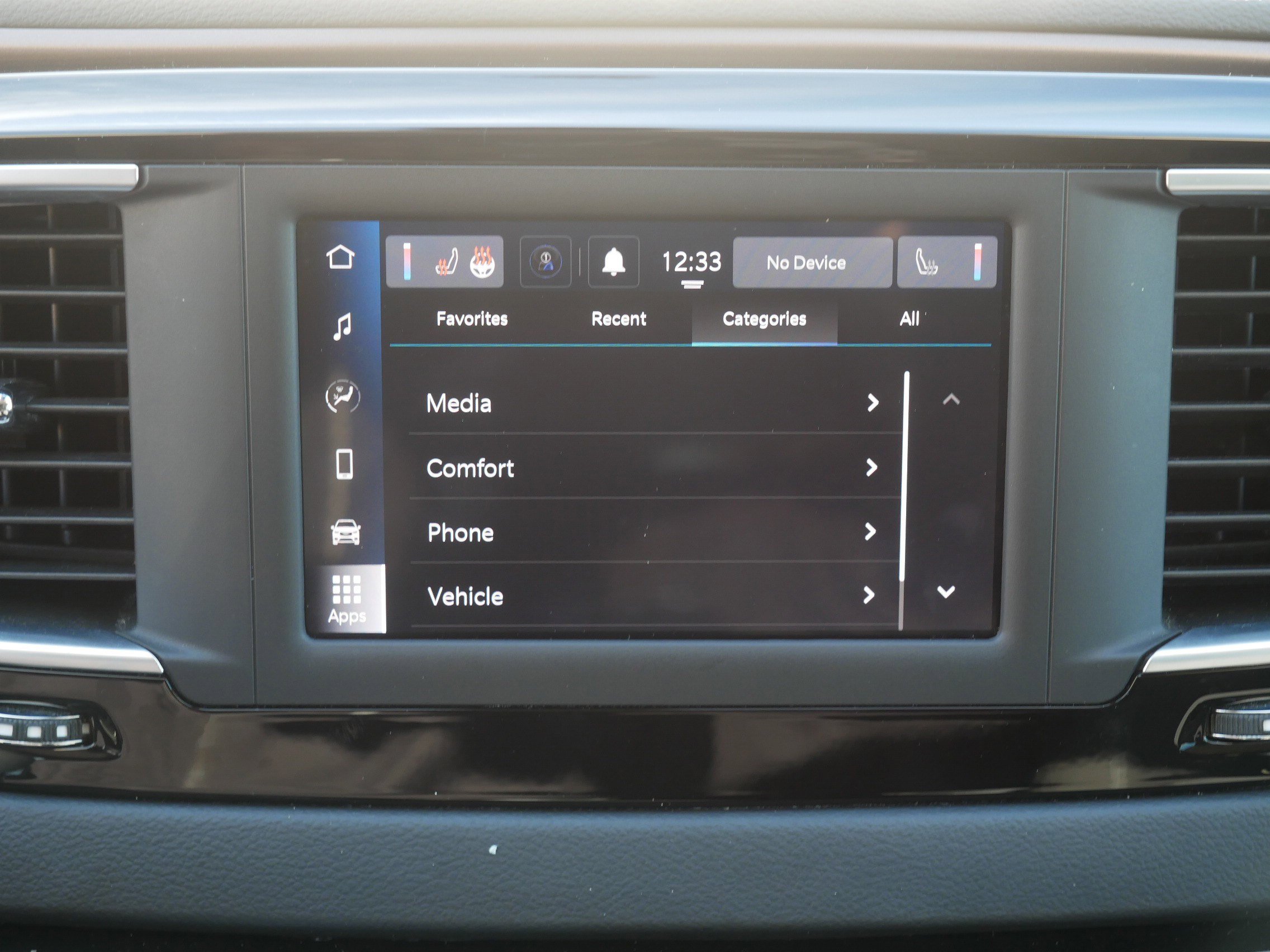 Used 2022 Chrysler Voyager LX image 30