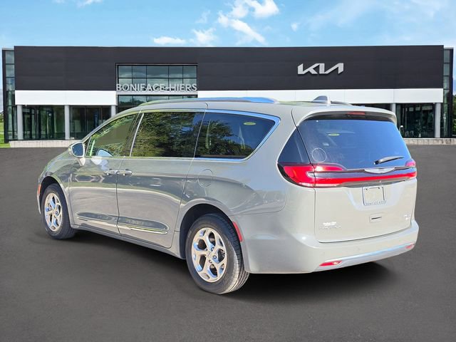 Used 2021 Chrysler Pacifica Limited AWD/4WD image 4