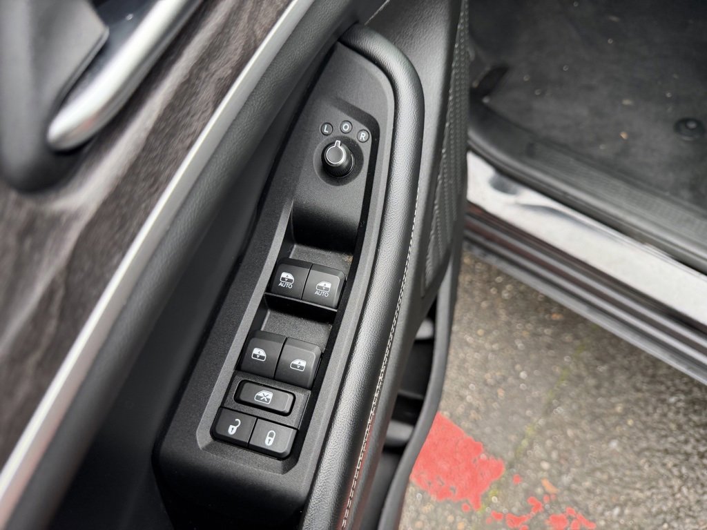 Used 2023 Jeep Grand Cherokee Limited image 14