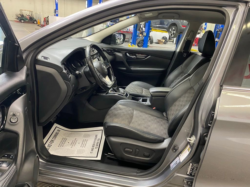 Used 2022 Nissan Rogue Sport SV w/ Technology Package image 20