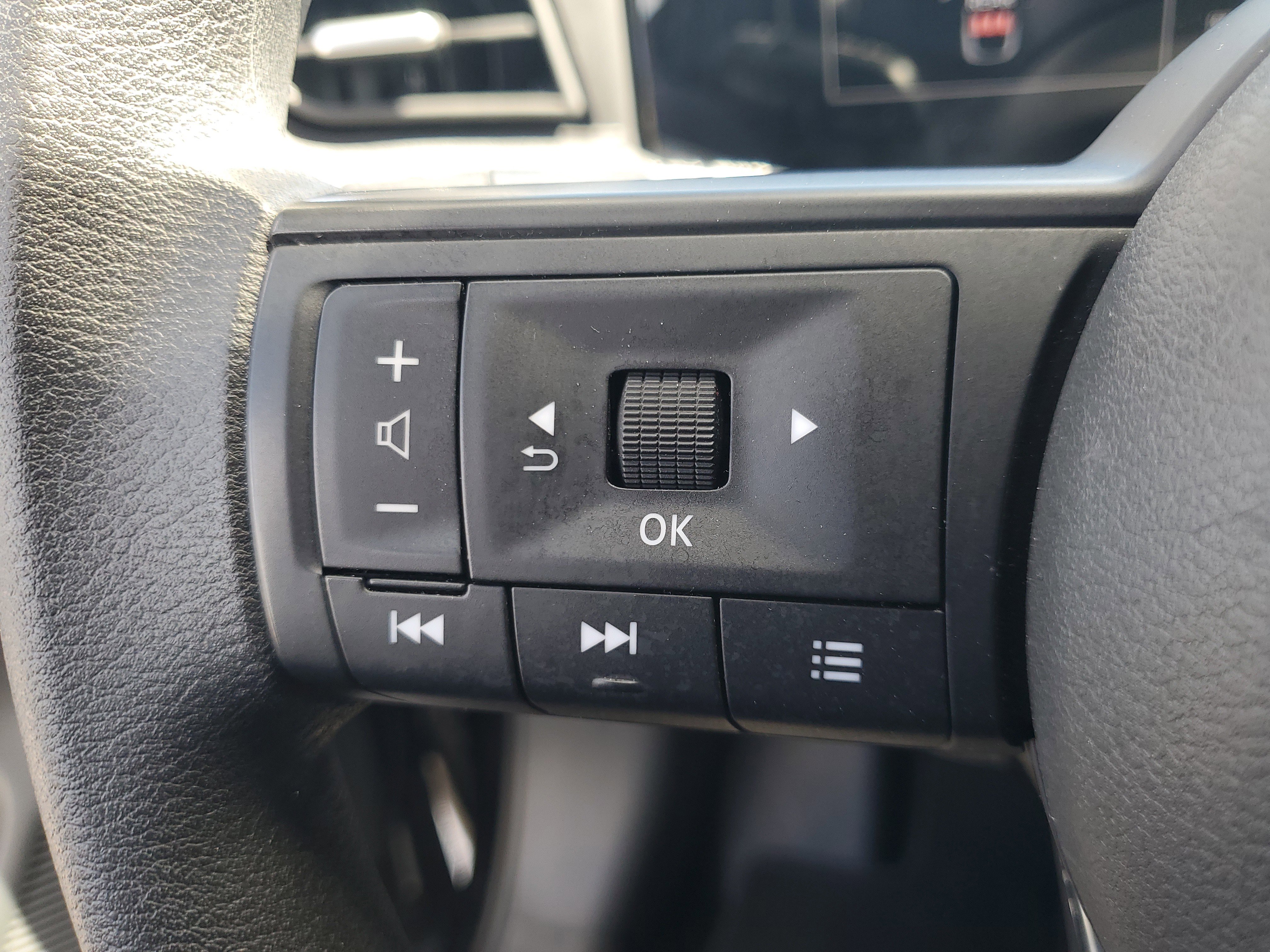 Used 2025 Nissan Kicks SV image 18