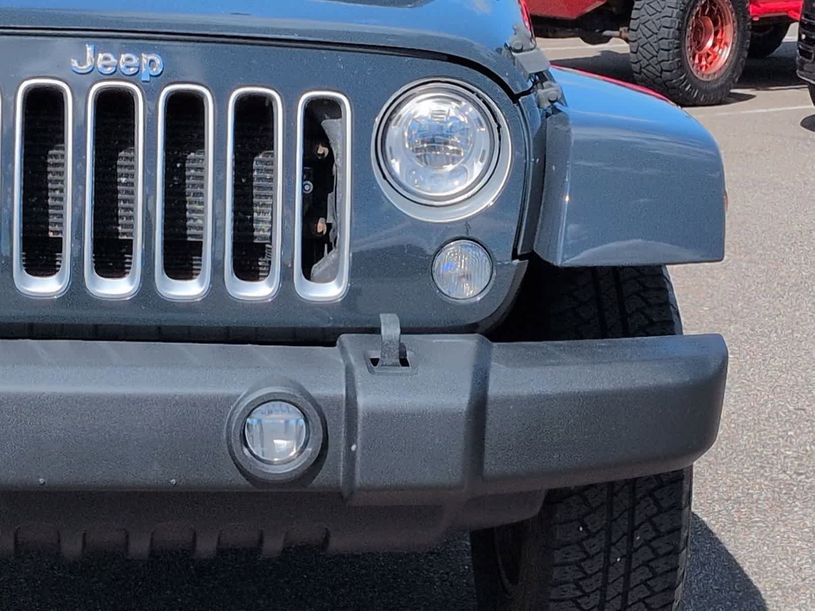 Used 2017 Jeep Wrangler Unlimited Sahara AWD/4WD image 10