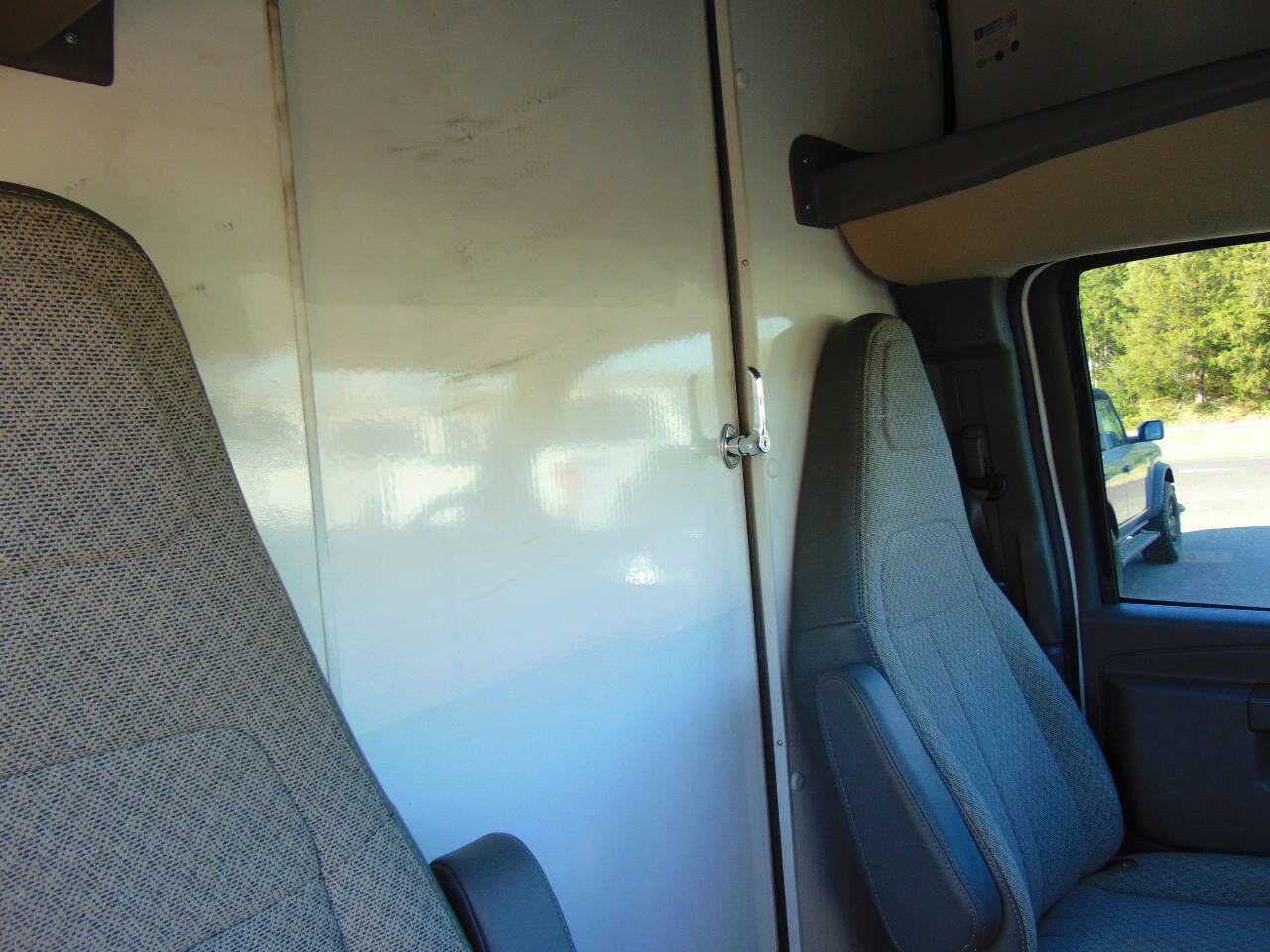 Used 2022 GMC Savana 3500 w/ Power Convenience Package RWD image 39