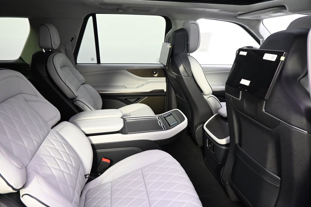 New 2026 Lincoln Navigator L Black Label image 18