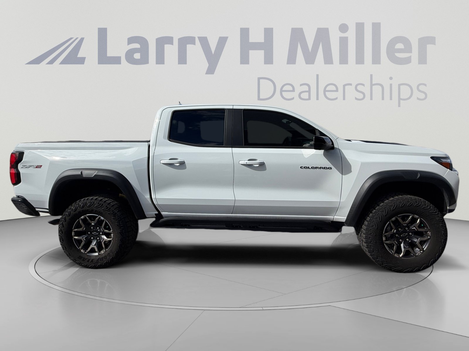 Used 2024 Chevrolet Colorado ZR2 w/ Technology Package AWD/4WD image 6