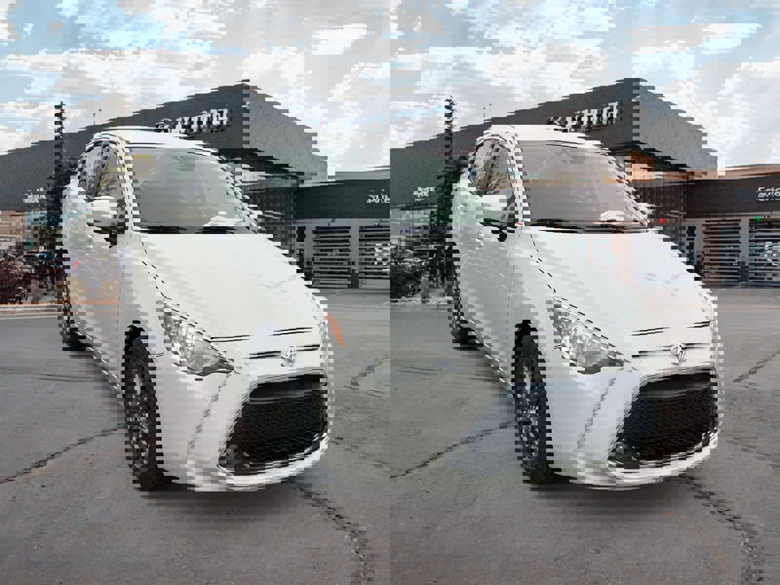 Used 2019 Toyota Yaris LE image 7