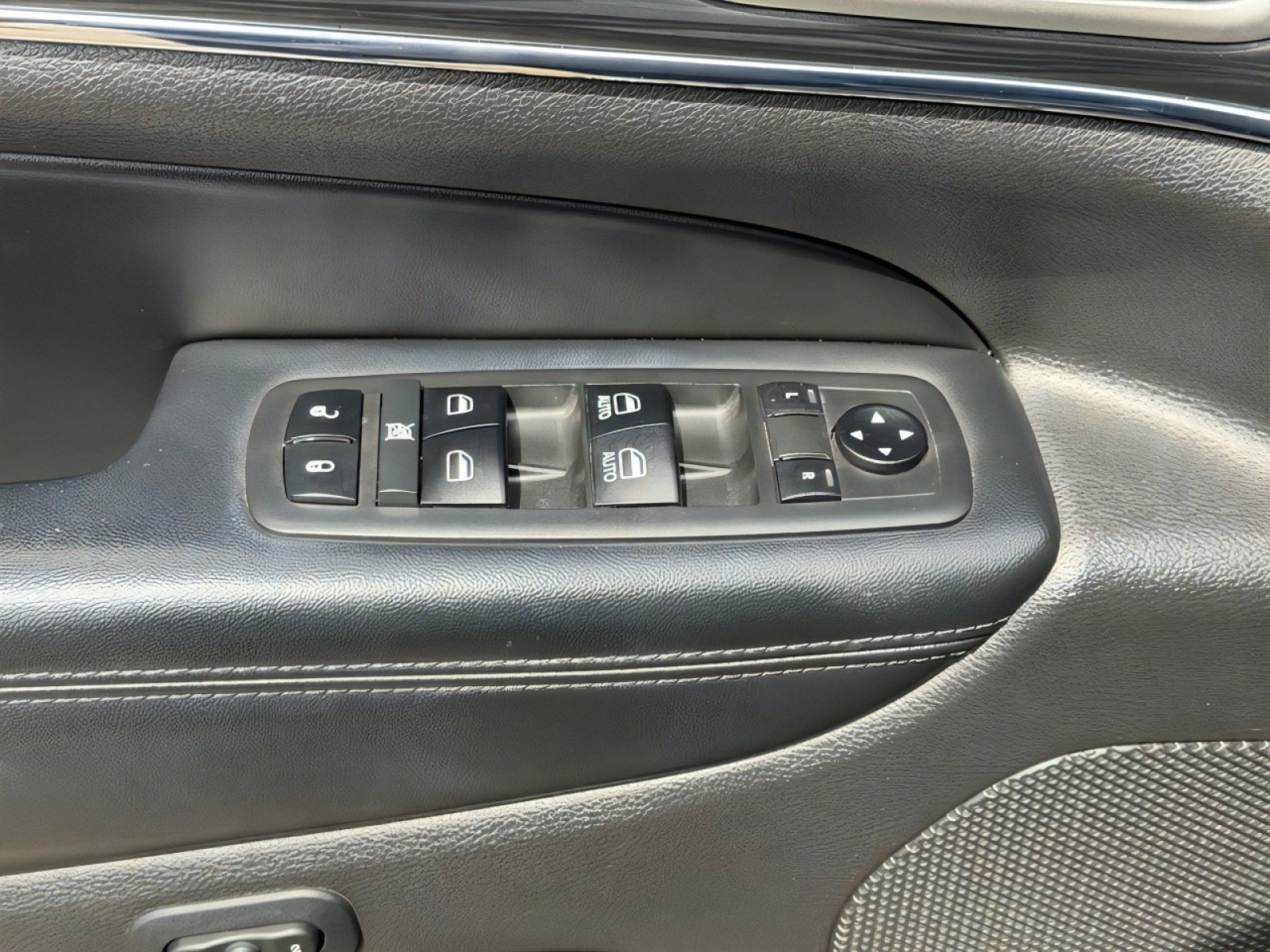 Used 2019 Jeep Grand Cherokee Limited image 17