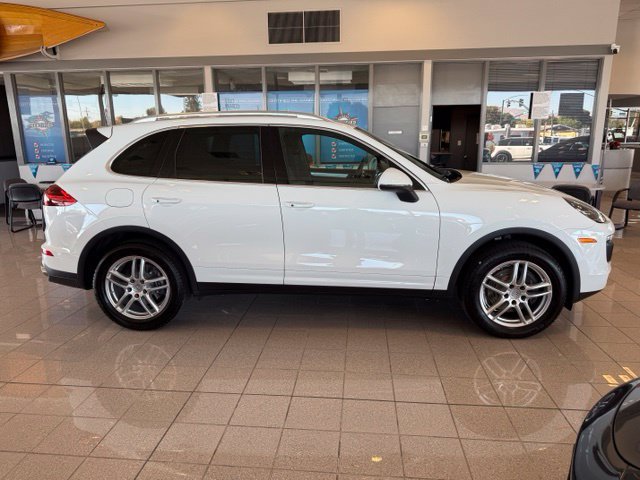 Used 2016 Porsche Cayenne AWD/4WD image 3