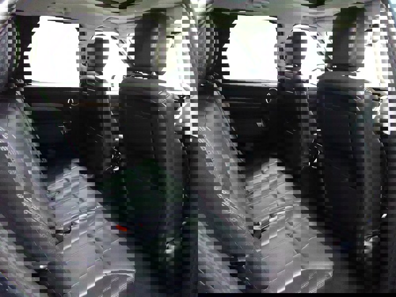 Used 2017 Land Rover Discovery HSE image 31