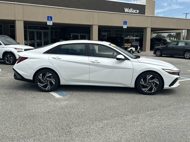 Certified 2024 Hyundai Elantra Limited FWD image 5