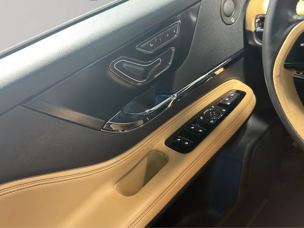 Used 2021 Lincoln Corsair Reserve AWD/4WD image 12