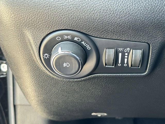 Used 2023 Jeep Compass Latitude AWD/4WD image 39