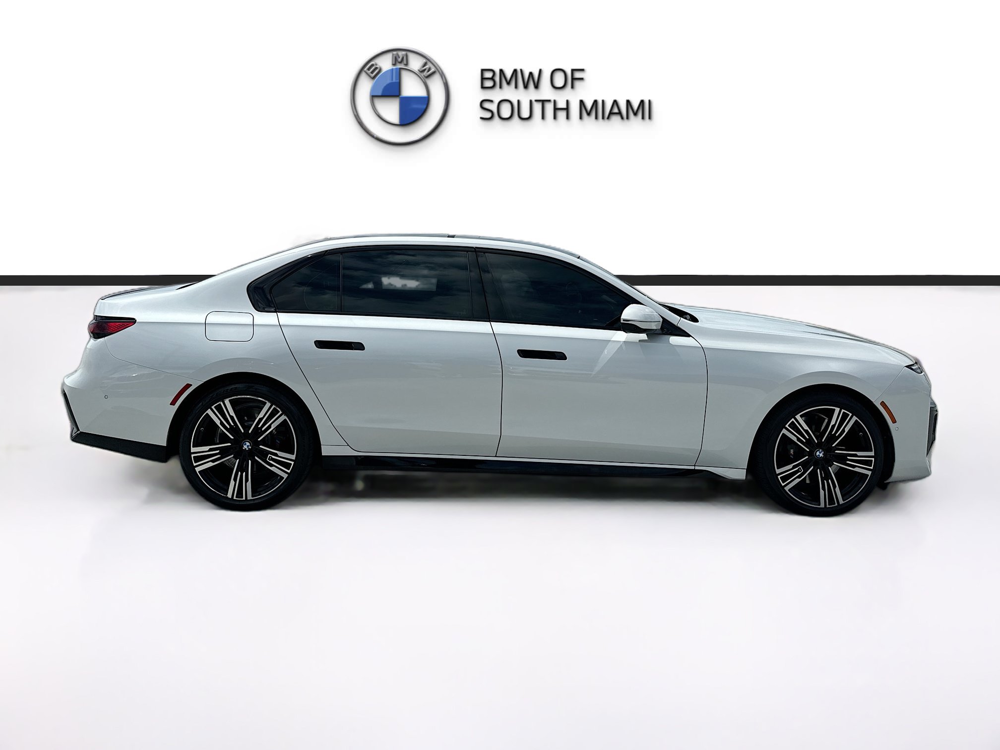 Certified 2025 BMW 740i w/ Premium Package RWD image 8