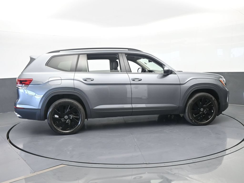 Used 2024 Volkswagen Atlas SE w/ Panoramic Sunroof Package FWD image 7