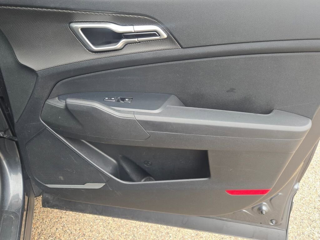 Used 2023 Kia Sportage LX image 5