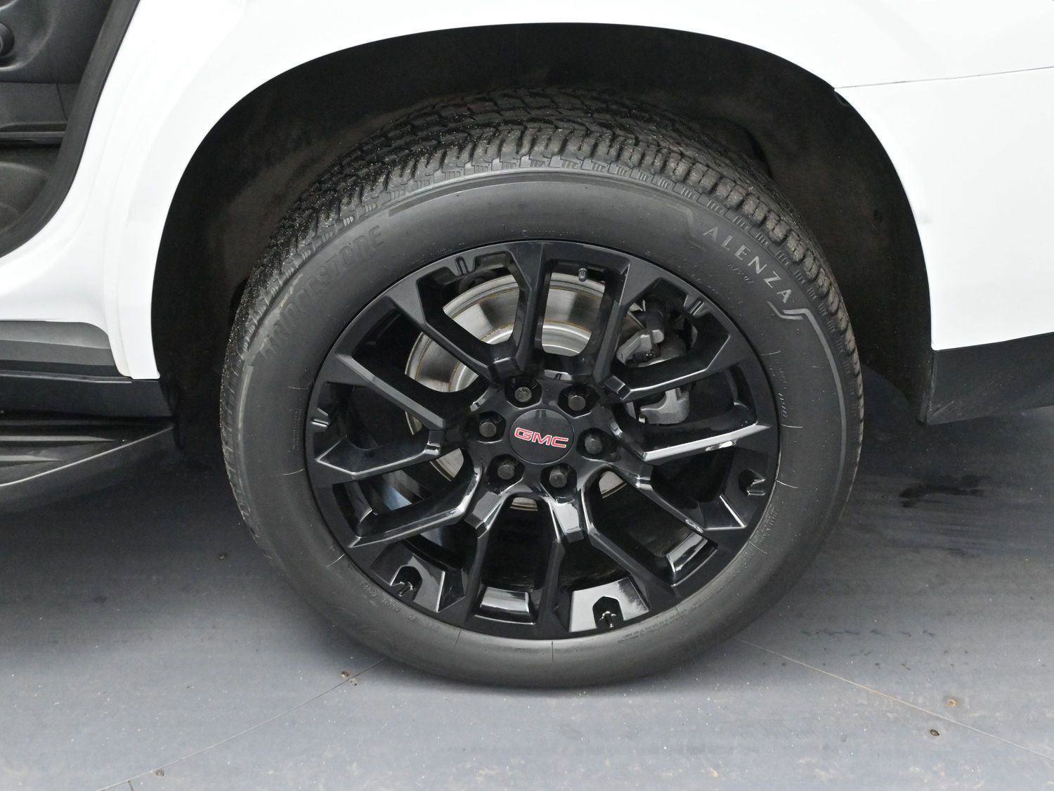 Used 2023 GMC Yukon SLT w/ SLT Premium Package image 32