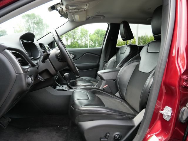 Used 2019 Jeep Cherokee Latitude Plus w/ Cold Weather Group FWD image 14