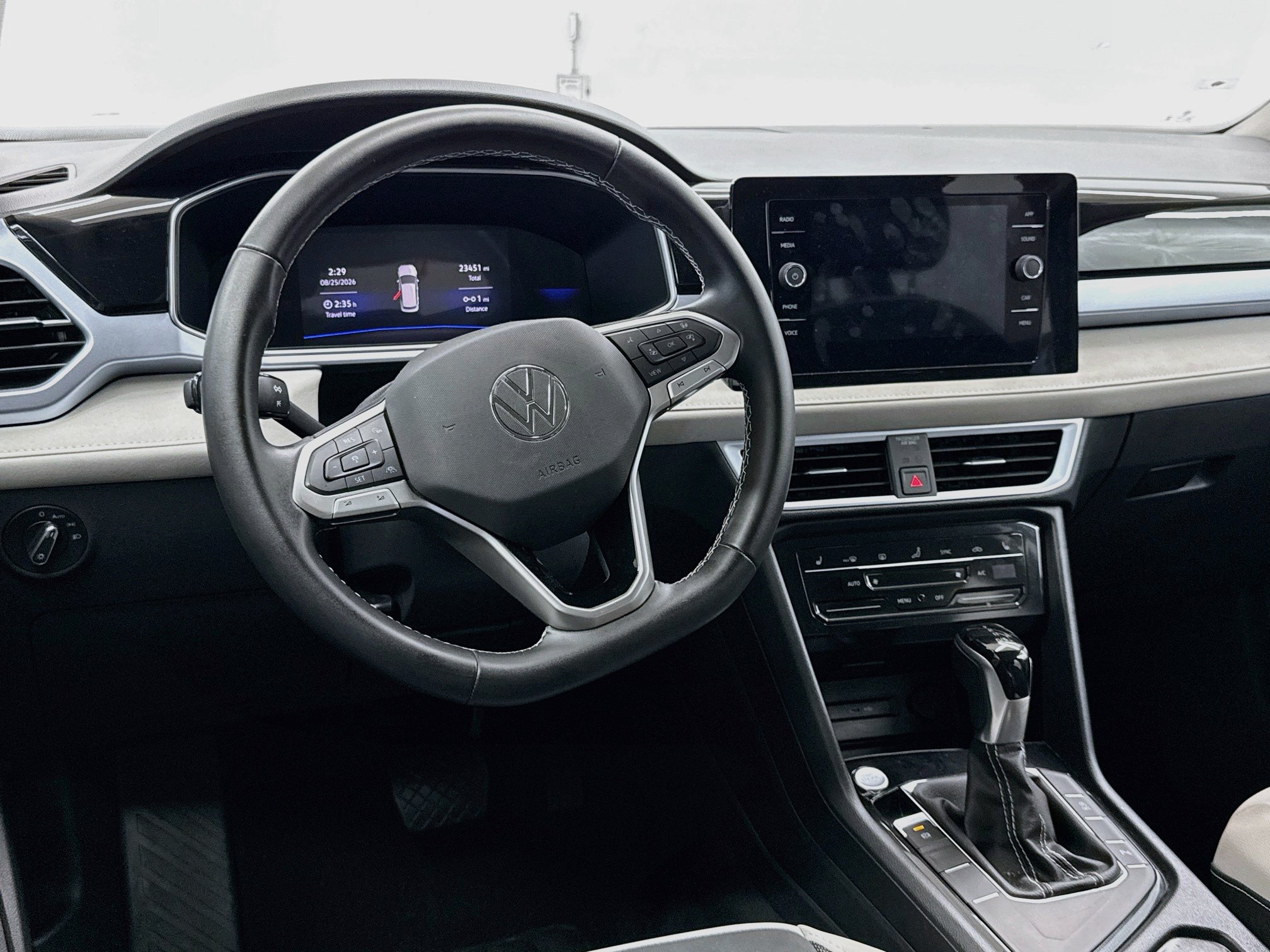 Used 2026 Volkswagen Taos SE FWD image 18