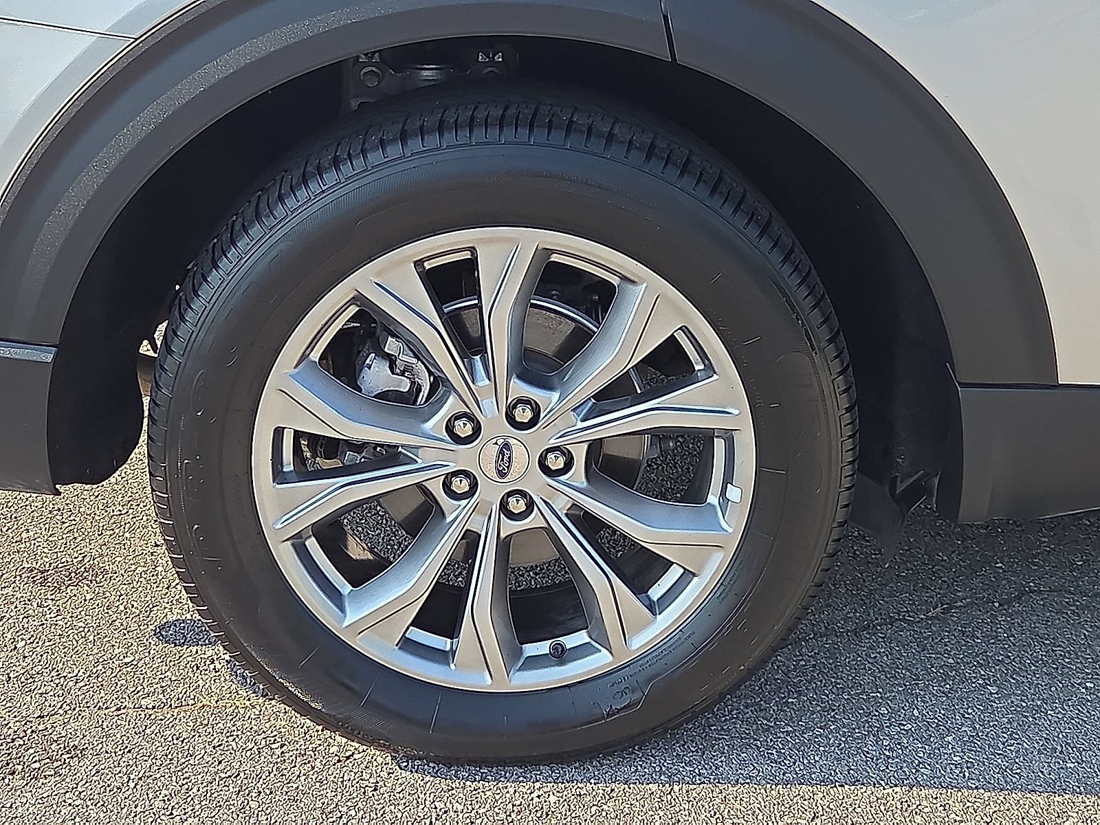 Used 2024 Ford Explorer Limited RWD image 7