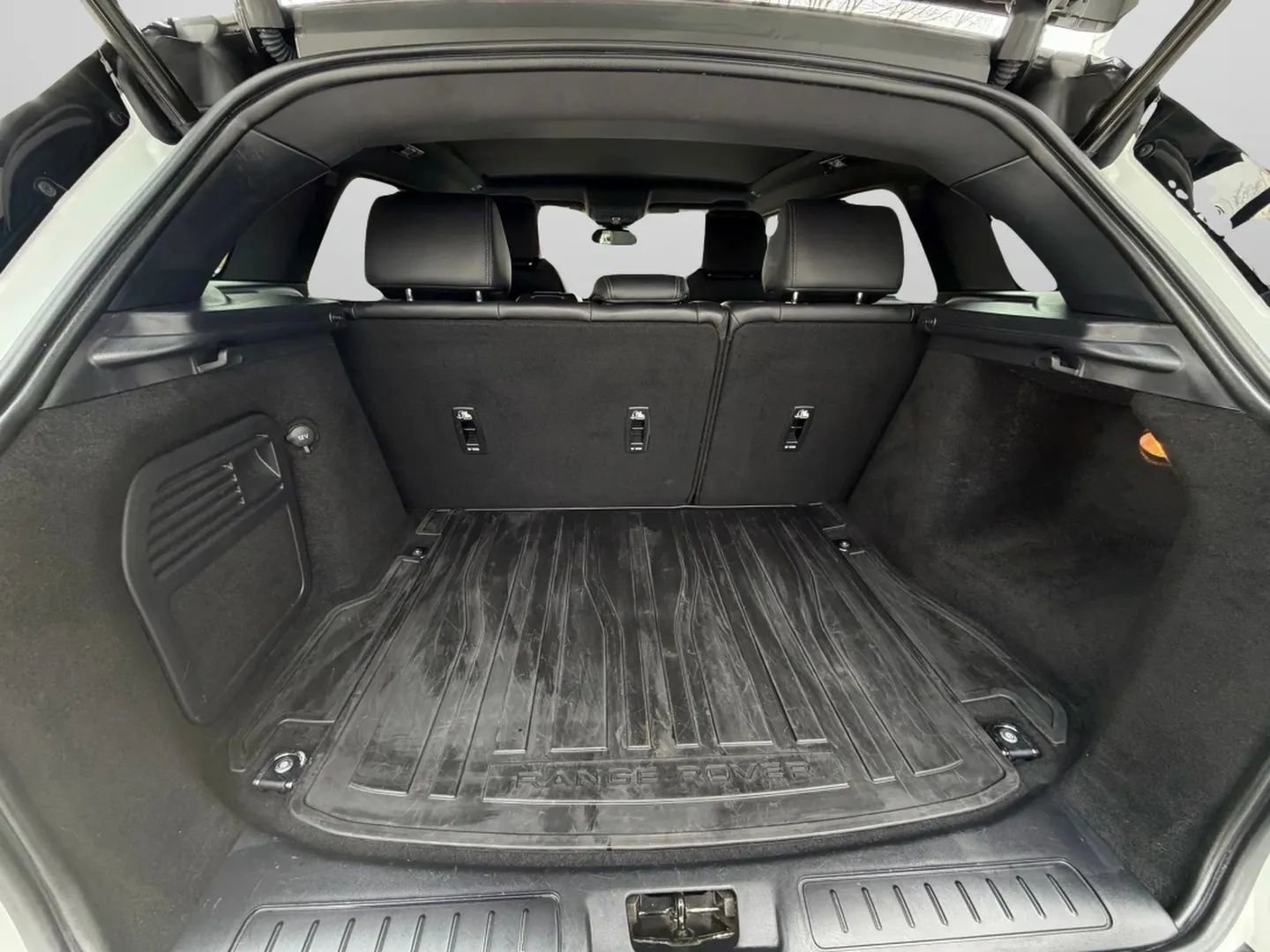 Used 2019 Land Rover Range Rover Evoque image 28