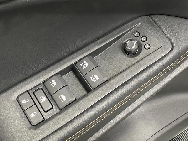 New 2026 Jeep Cherokee Overland w/ Trailer Tow Group image 32