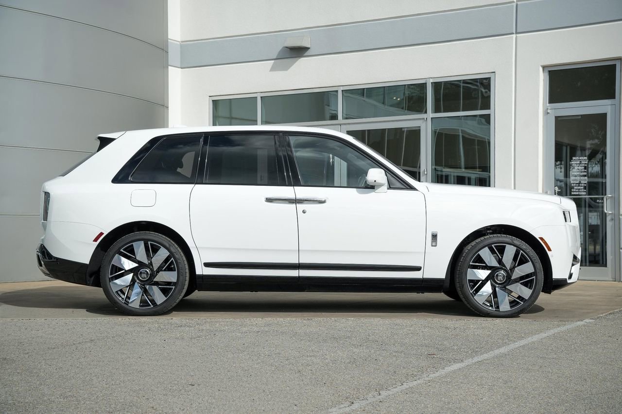 New 2026 Rolls-Royce Cullinan AWD/4WD image 7