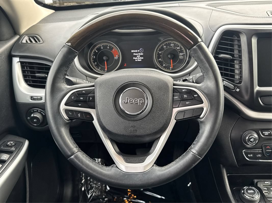 Used 2018 Jeep Cherokee Overland AWD/4WD image 17