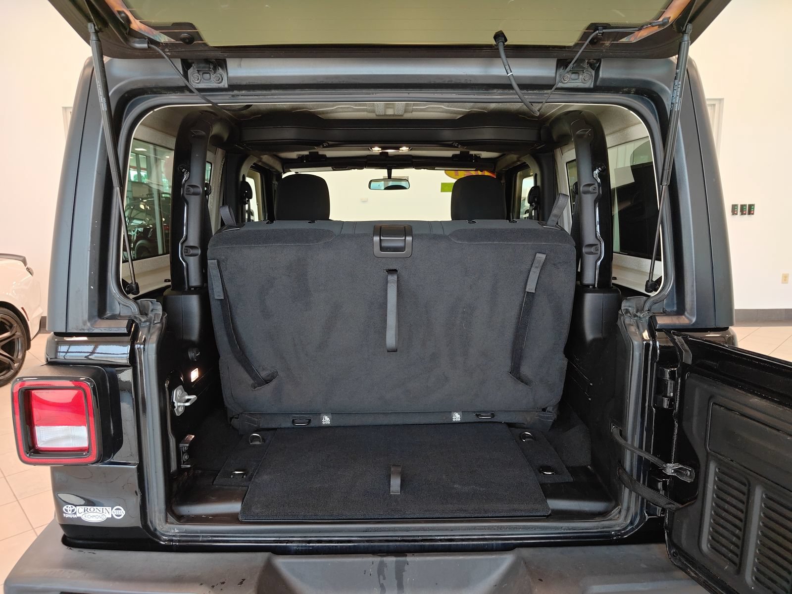 Used 2021 Jeep Wrangler Sport AWD/4WD image 12