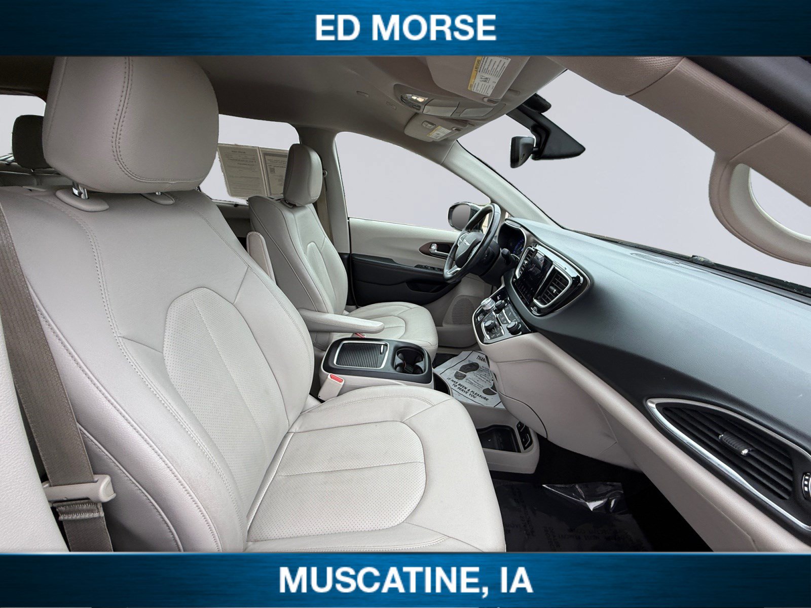 Used 2019 Chrysler Pacifica Touring-L Plus w/ Tire & Wheel Group FWD image 15