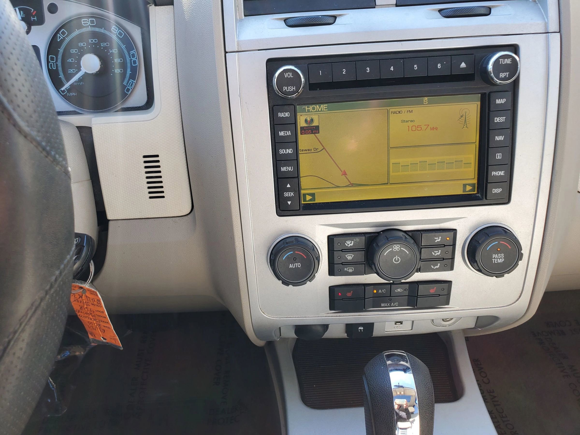 Used 2010 Mercury Mariner Premier image 2