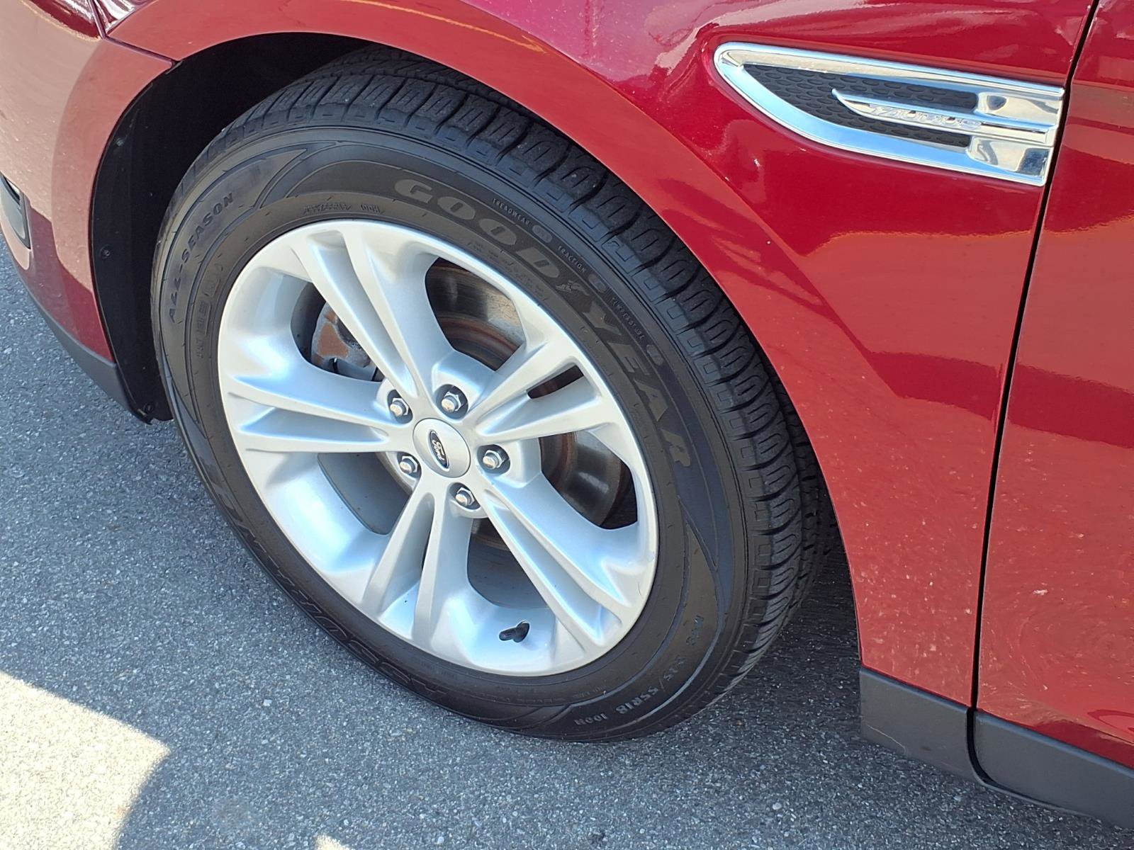 Used 2018 Ford Taurus SEL image 25