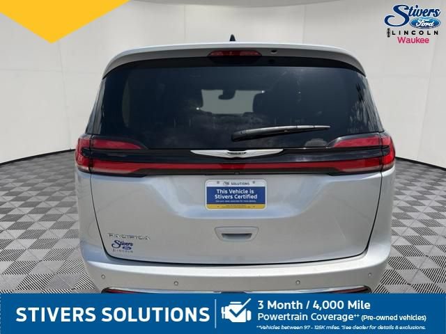 Used 2023 Chrysler Pacifica Touring-L FWD image 7