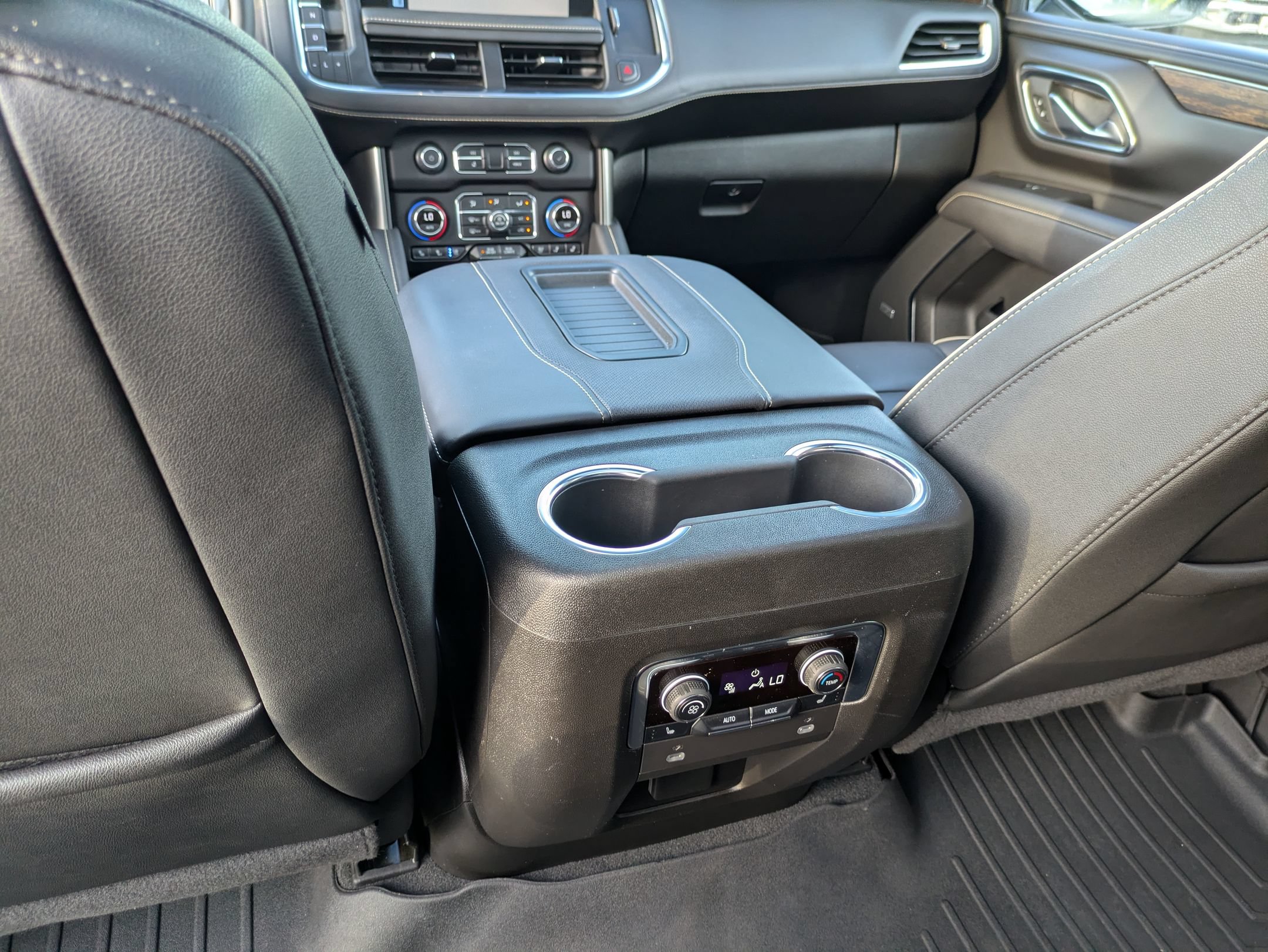 Used 2024 Chevrolet Tahoe Premier AWD/4WD image 30