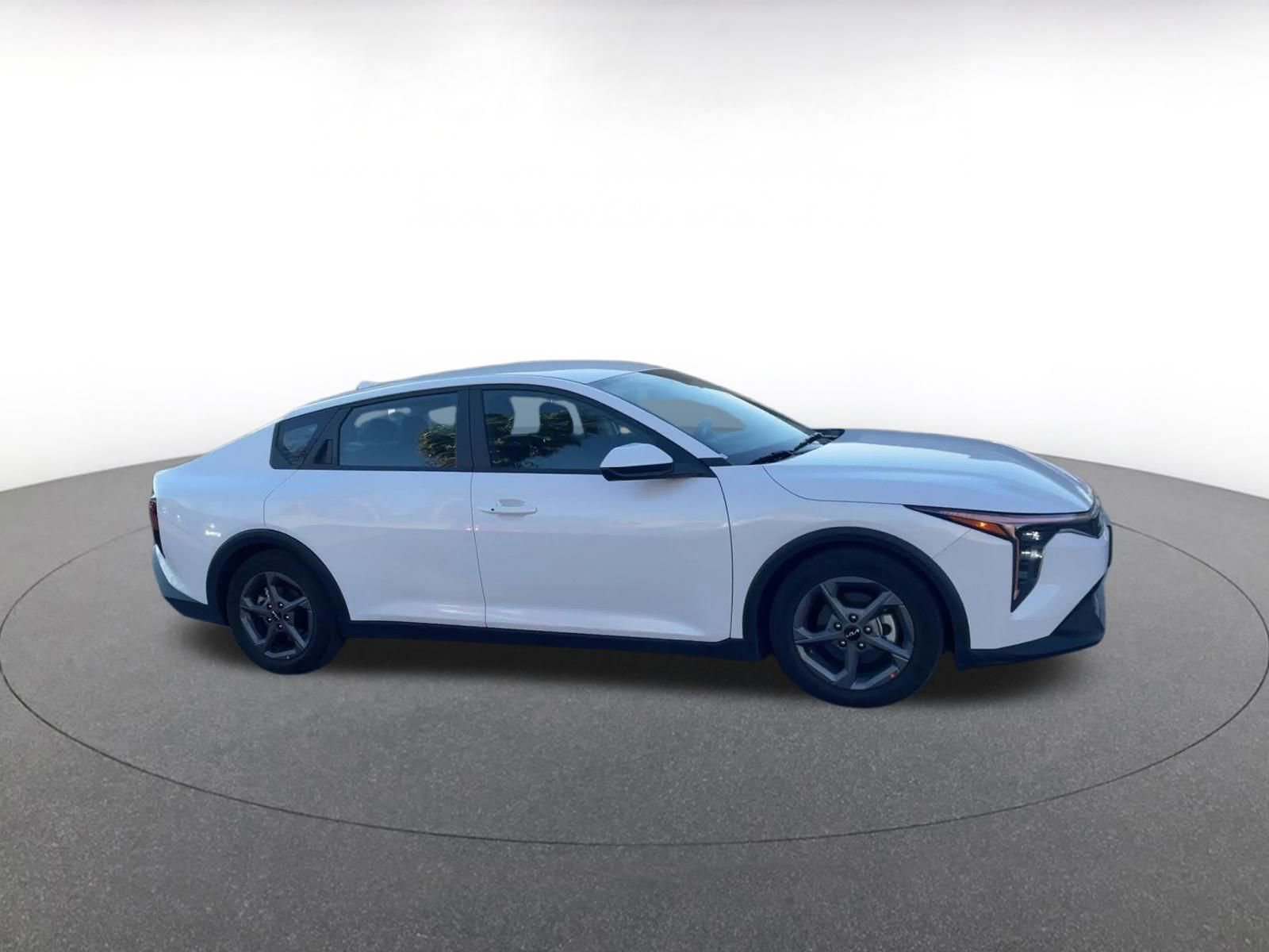 Used 2025 Kia K4 LXS image 2