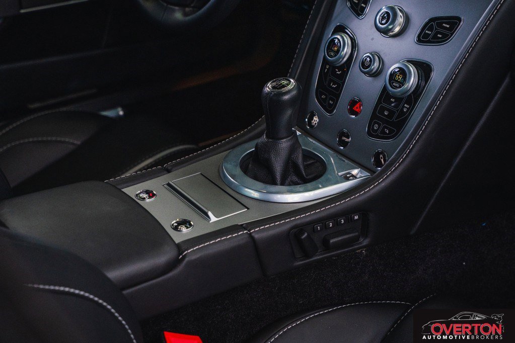 Used 2017 Aston Martin V12 Vantage S image 27
