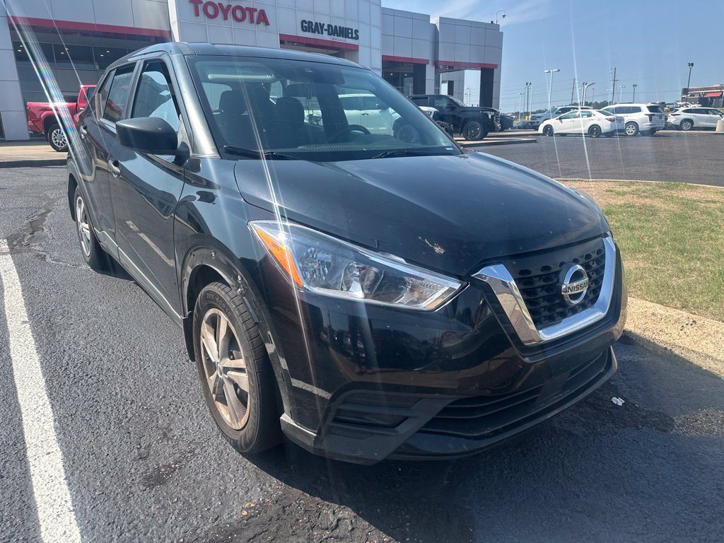 Used 2020 Nissan Kicks S FWD image 2