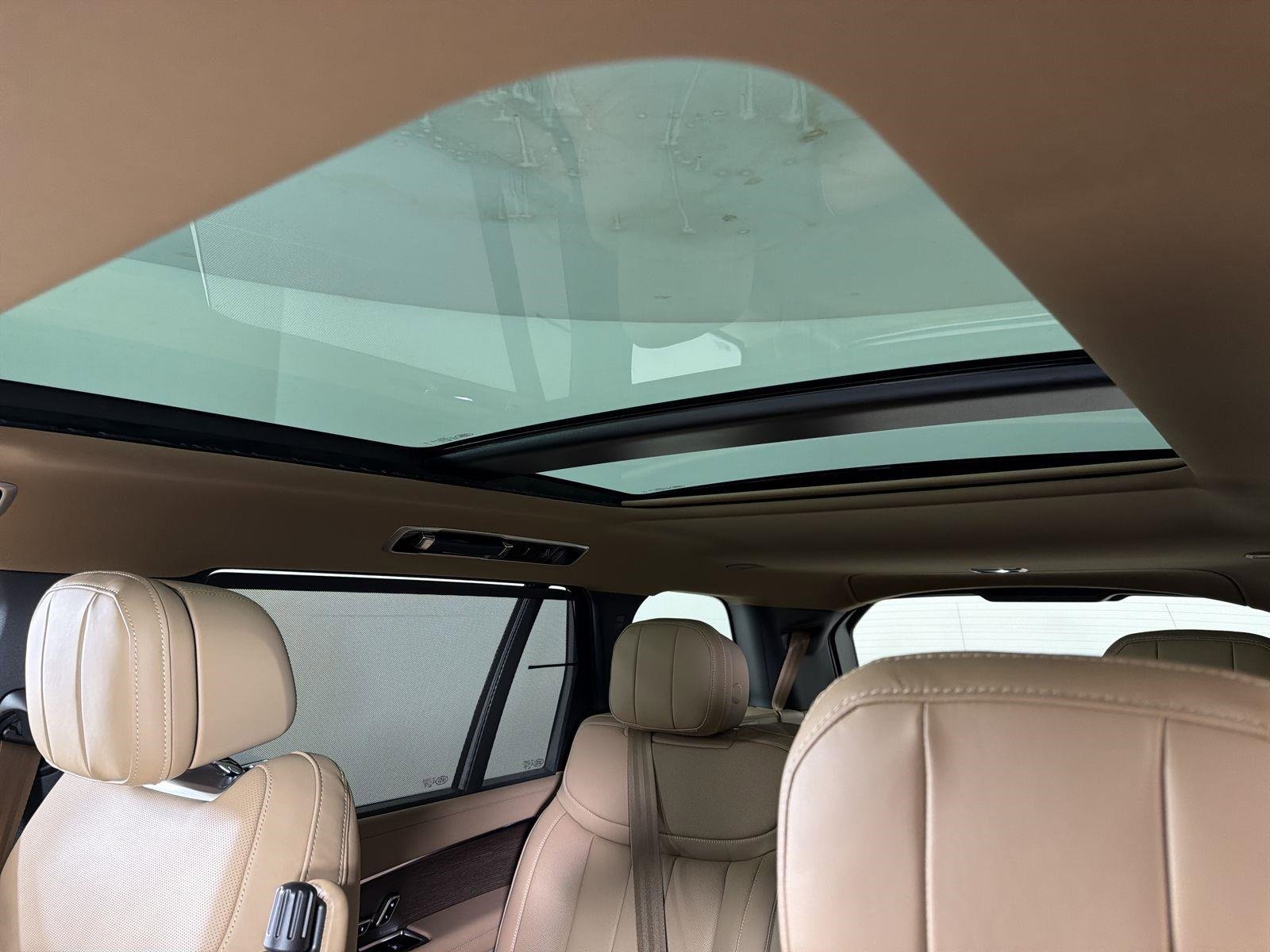 New 2026 Land Rover Range Rover Long Wheelbase SE image 8