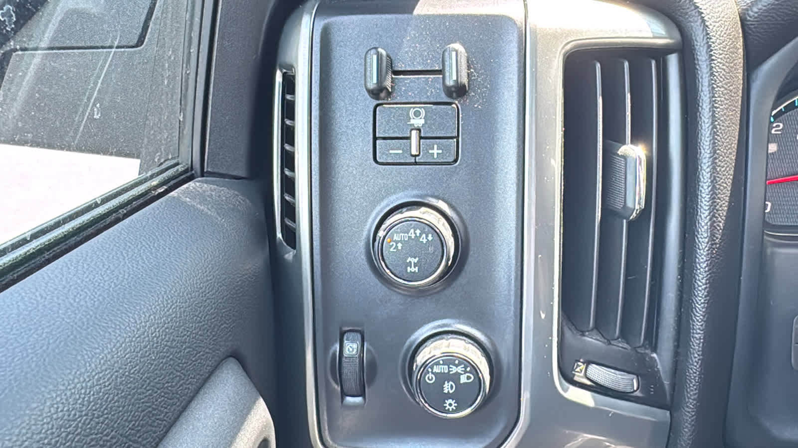 Certified 2018 Chevrolet Silverado 1500 LT w/ All Star Edition AWD/4WD image 13