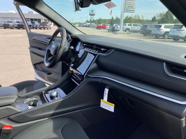 New 2025 Jeep Grand Cherokee Laredo X w/ Luxury Tech Group I image 34