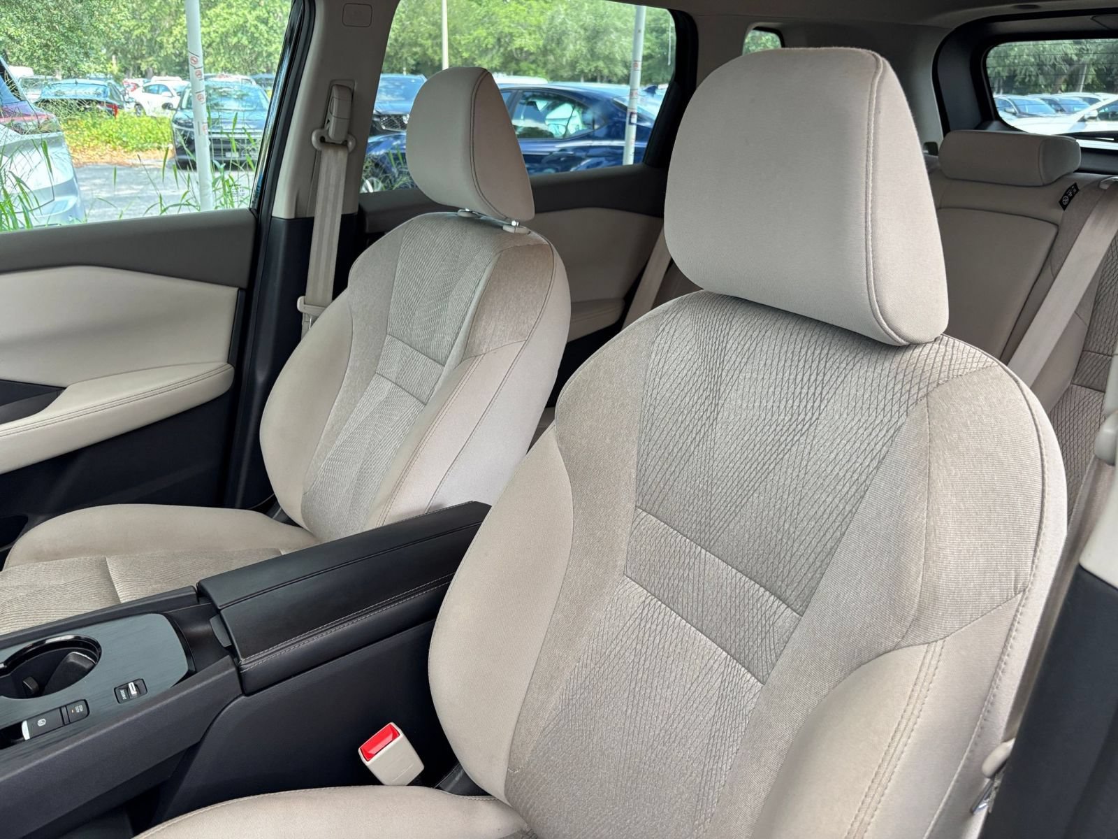 Used 2025 Nissan Rogue SV FWD image 32