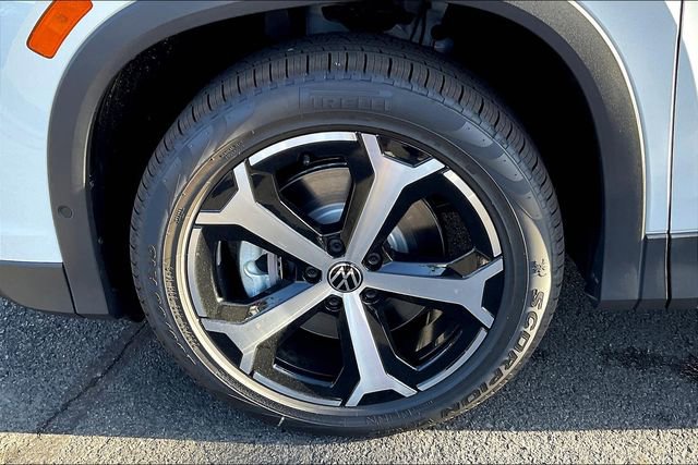 New 2025 Volkswagen Tiguan SE AWD/4WD image 14