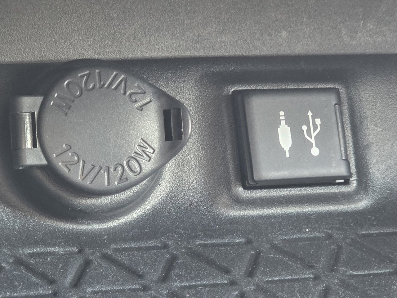 Certified 2019 Toyota RAV4 XLE w/ Convenience Package AWD/4WD image 30