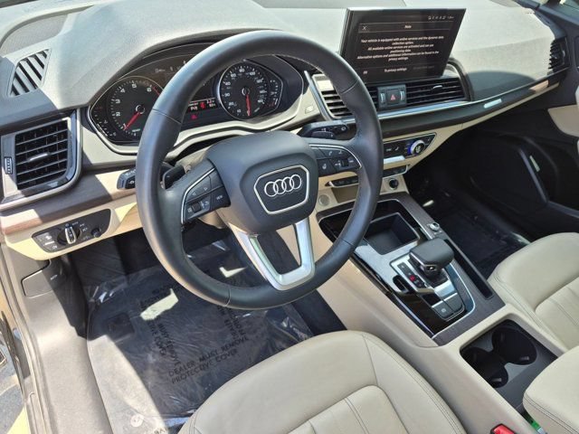 Used 2023 Audi Q5 2.0T Premium w/ Convenience Package AWD/4WD image 11