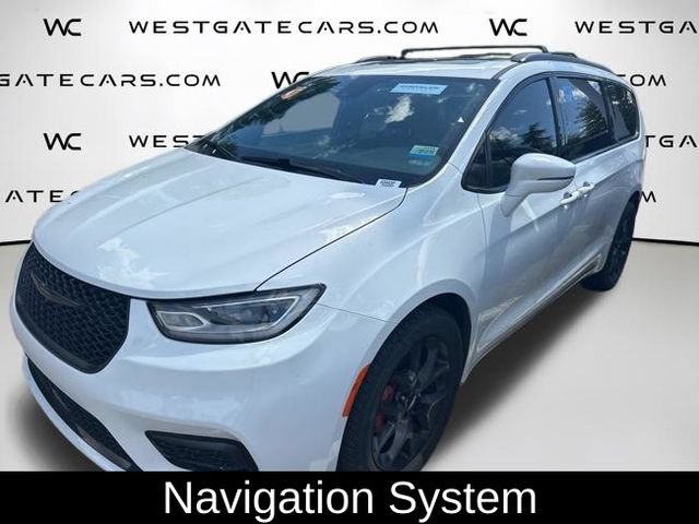 Used 2021 Chrysler Pacifica Limited w/ Uconnect Theater Family Group AWD/4WD image 2