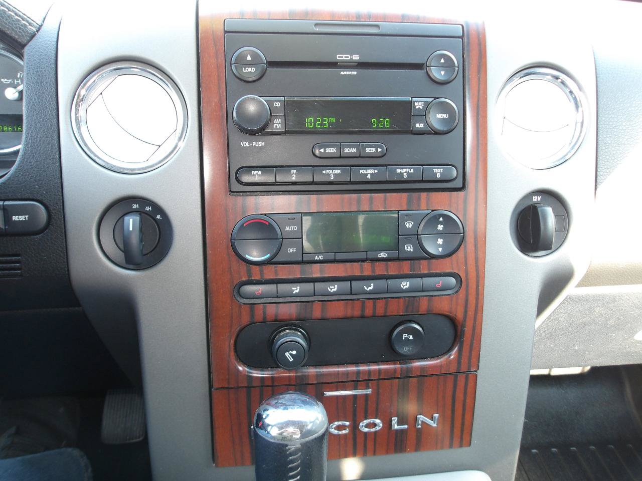 Used 2006 Lincoln Mark LT 4x4 image 19